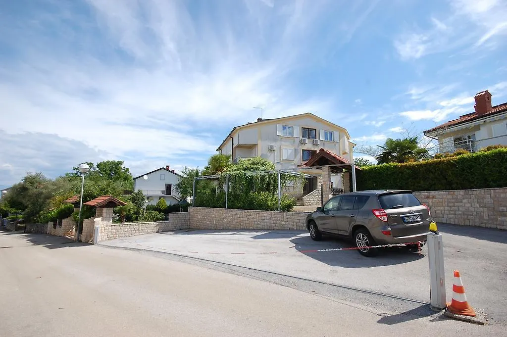 Apartment Amalia Malinska 0*,  Croatia