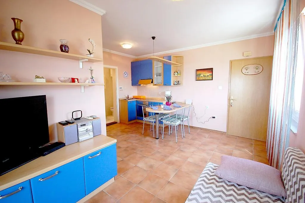Apartment Amalia Malinska 0*,  Croatia