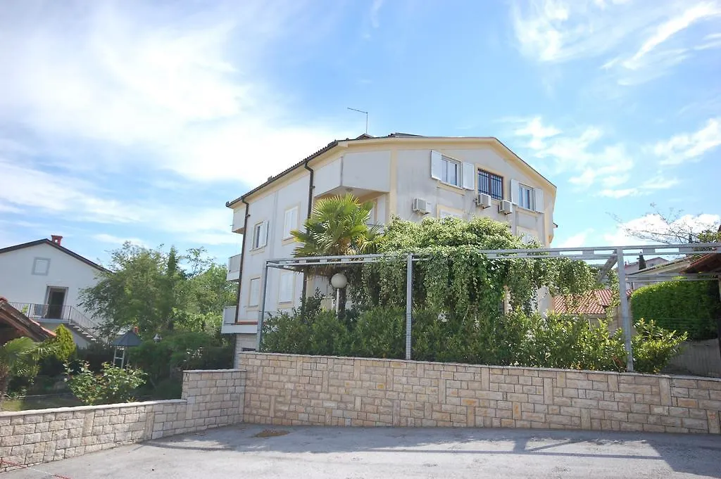 Apartment Amalia Malinska Hırvatistan
